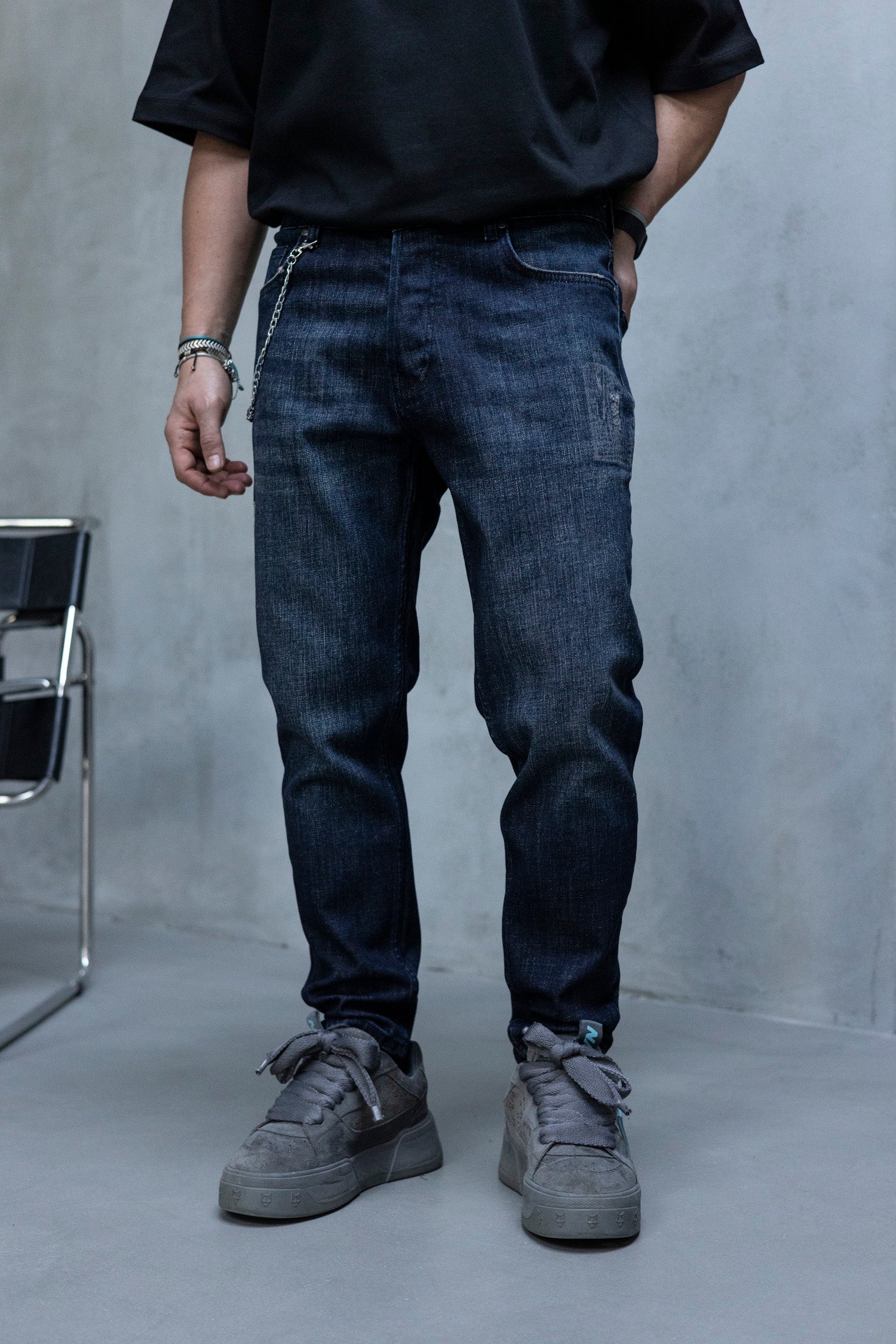 Blugi slim fit cu lant (cod 6876)